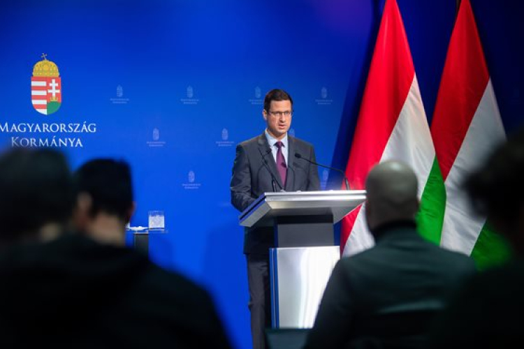 Gulyás Gergely szerint a 13. havi nyugdíjat folyamatos támadások érik a Brüsszel markában lévő ellenzék részéről