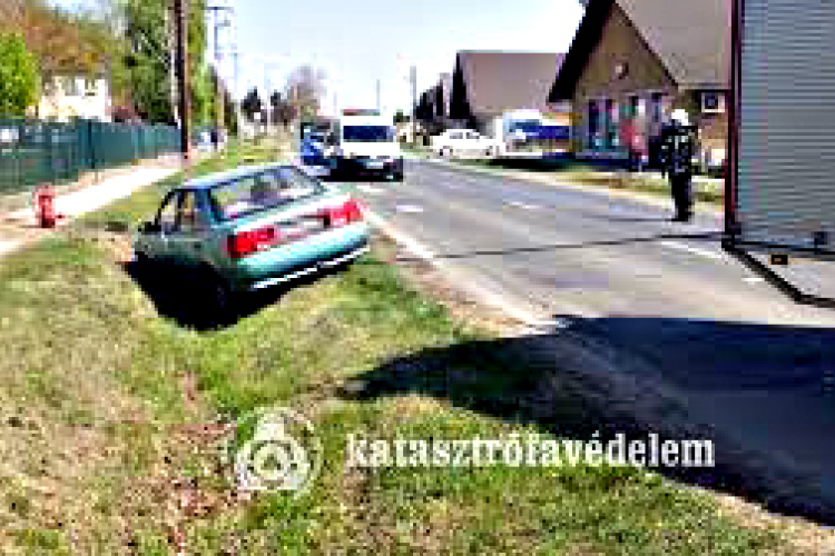Két autó ütközött Nagyvenyim belterületén 