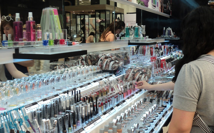 Három elkövető három üzlet