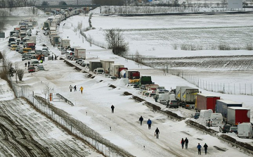 Értékelt a védelmi bizottság
