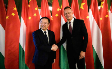 Szijjártó Péter lemondott a parlamenti mandátumáról