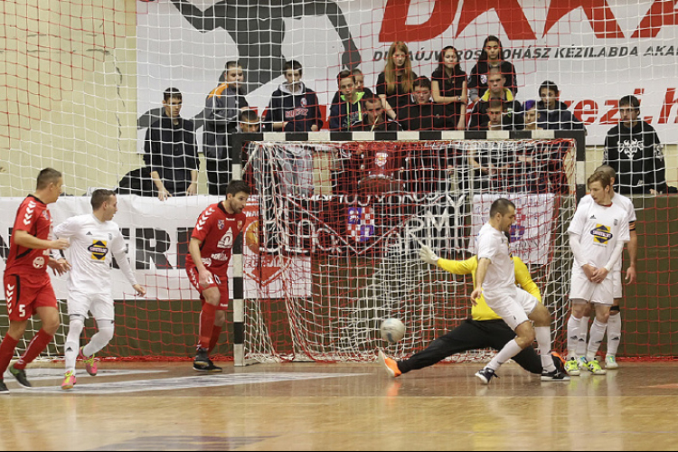 Ezüstérmes lett a futsal-csapatunk