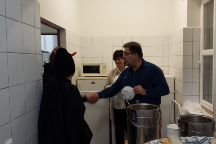 Vacsora a hajléktalanoknak