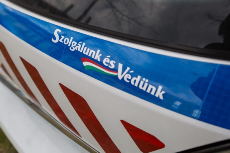 Migránsokat fuvarozott