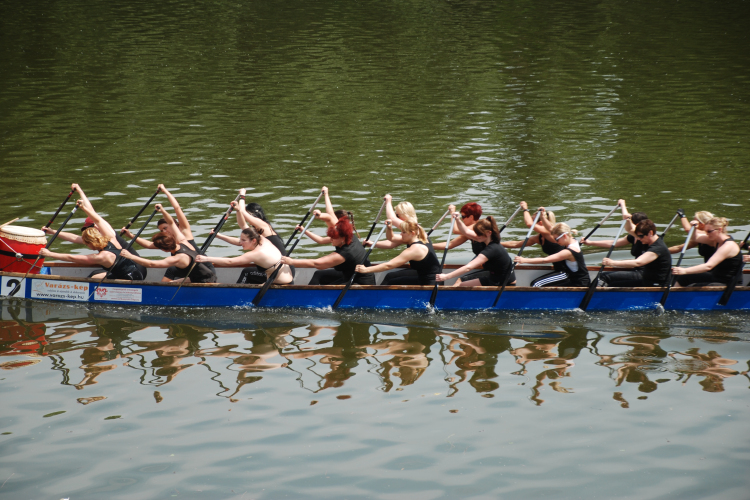 Sárkányhajó verseny