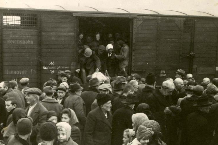 Vagonban jön a történelem