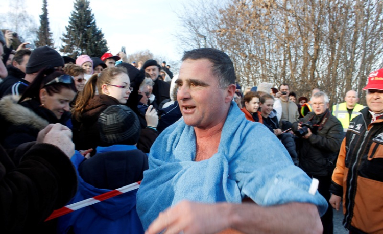 Schirilla jött és úszott