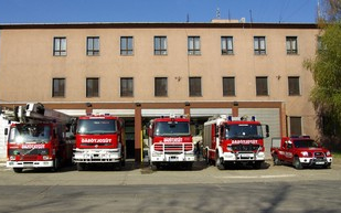 Üres állattartó épület borult lángba Besnyőn 