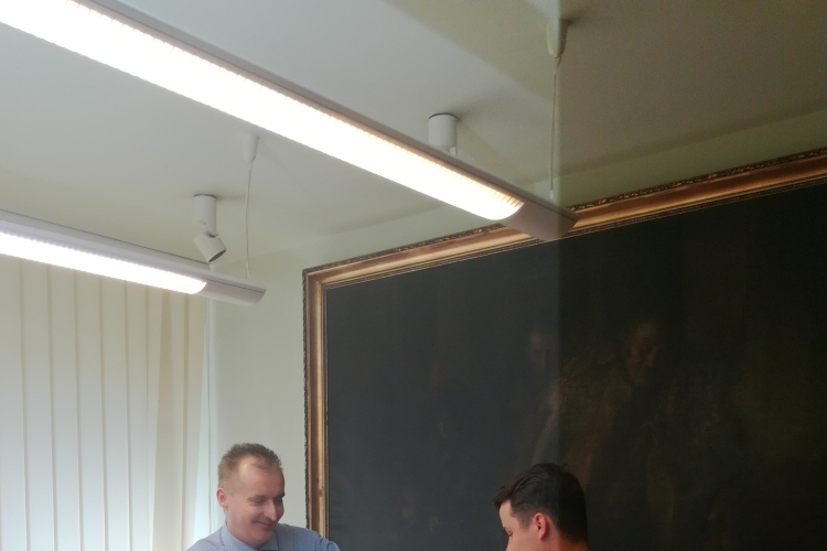 Hum Kristóf tüzet oltott