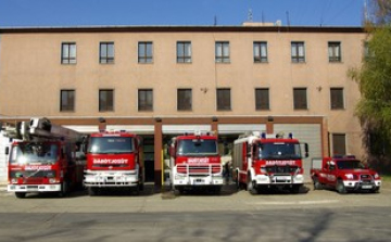 Üres állattartó épület borult lángba Besnyőn 