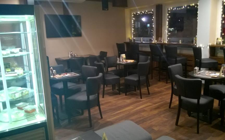 Cukrászda a Városháza téren