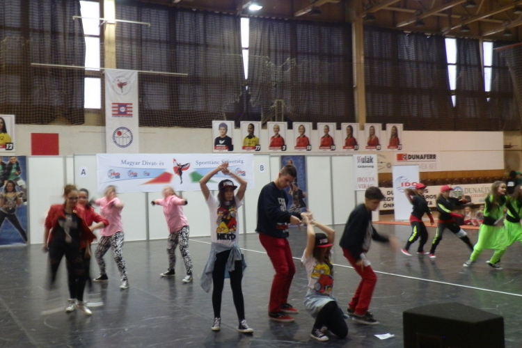 Táncosok jöttek és még jönnek…