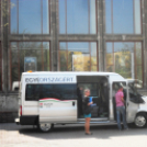 Együtt 2014 kampány-körút  a bejáratnál Gombossal