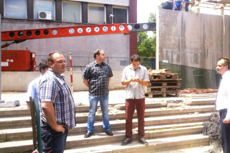 Városháza tér augusztrus végén átadás