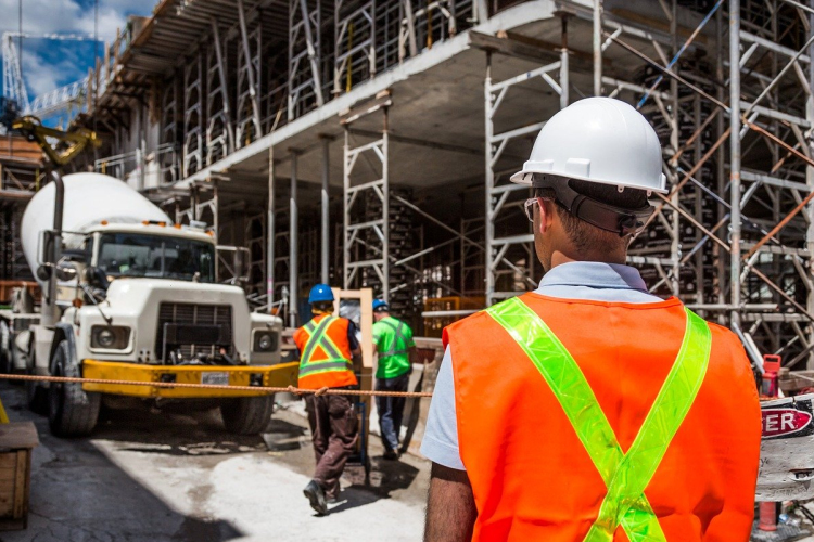 Guruló állványok és a munkabiztonság