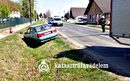 Két autó ütközött Nagyvenyim belterületén 