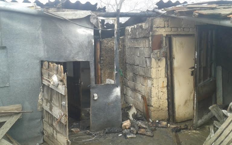 Húsfüstölő gyulladt ki Mezőfalván