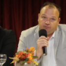 Sajtótájékoztató