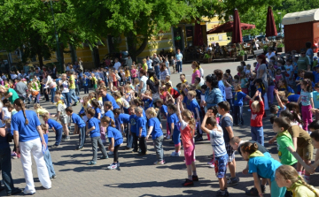 Labdabandáztak az ovisok