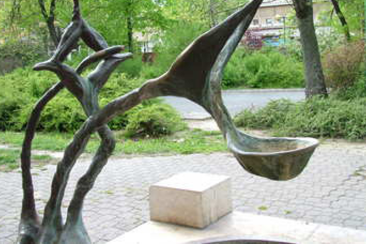 Holtest a szökőkútban