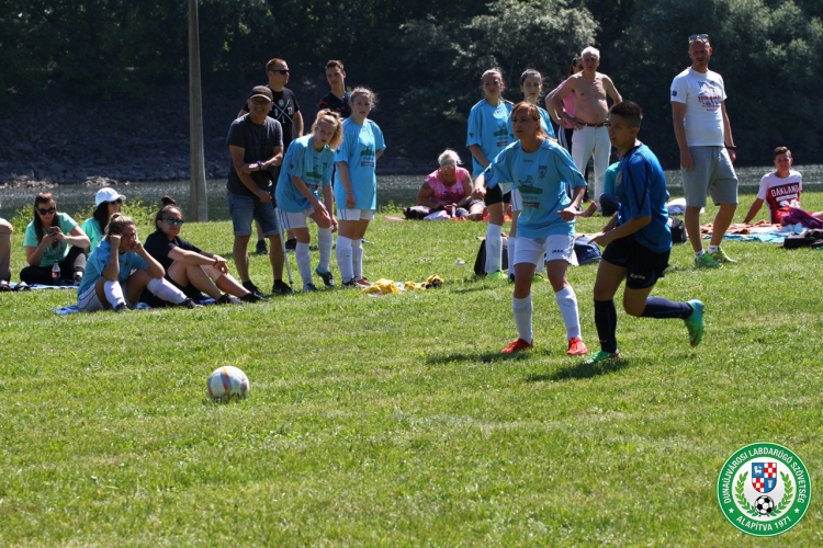 Futballoztak és ismét példát mutattak: segítség a kórháznak