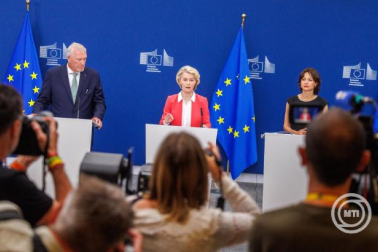 Ursula von der Leyen: életkori korlátozásokra van szükség az internetes platformokon