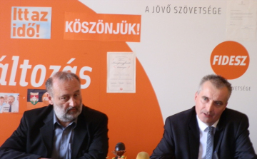 Dunaferr: Döntés májusban és a szemét-ügy