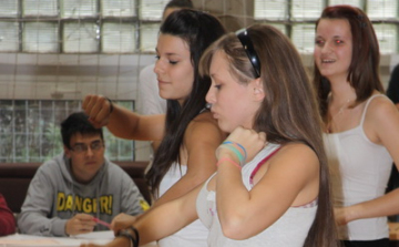 Dunaújvárosi fiatalok versenyben