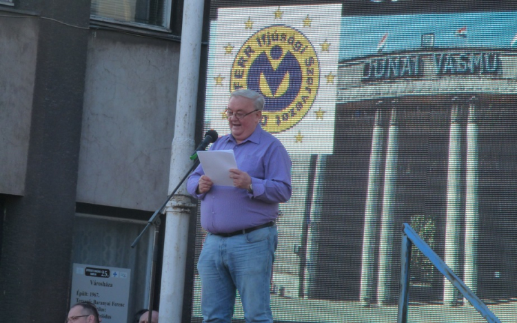 A szakszervezet a négyszázakról- DSTV videóval