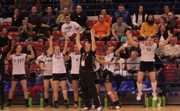 A lányok csodálatos győzelme