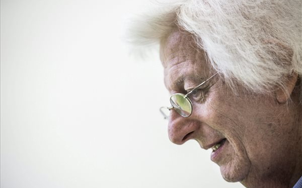 Meghalt Esterházy Péter író