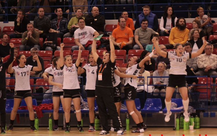 A lányok csodálatos győzelme