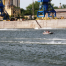 Motorcsónak két napon keresztül