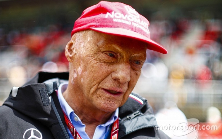Elhunyt Niki Lauda a Formula-1 legendája