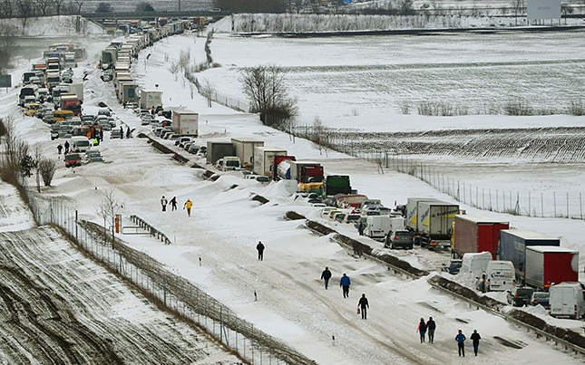Értékelt a védelmi bizottság