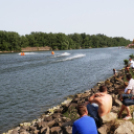 Motorcsónak két napon keresztül