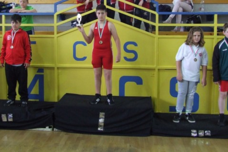 A dobogó második fokán