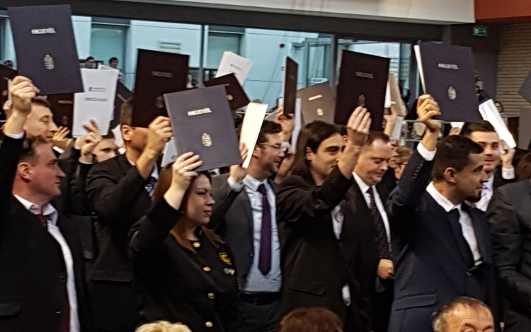 Diplomaosztó az egyetemen