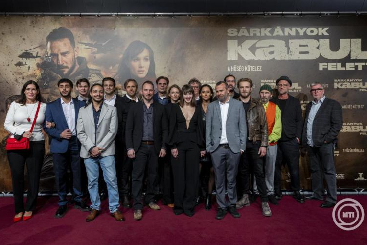 Csütörtökön kerül a magyar mozikba a Sárkányok Kabul felett című háborús akciófilm