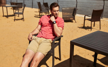 Hogyan (ne) viseljük a galléros férfi pólót? Teljes útmutató