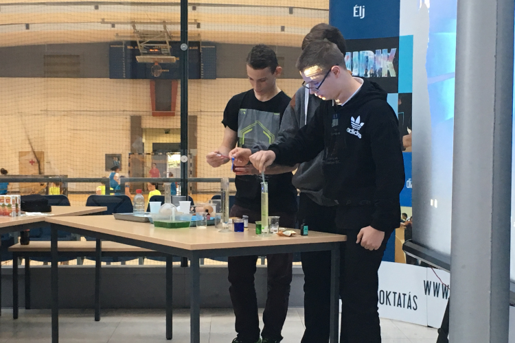 Komplex természettudományi vetélkedő a Bánkiban