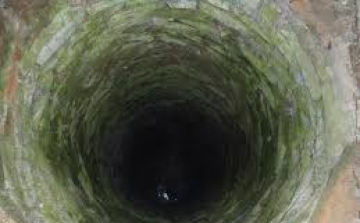 Kútba esett , de kihúzták