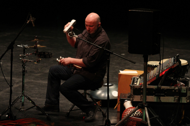 Fantasztikus este és a repülő kezek