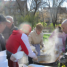 Húsvéti ételosztás