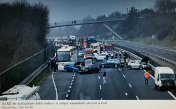 Tömegkarambol az M7-en