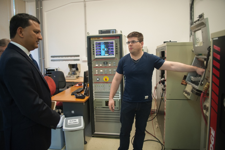 Az amerikai kapcsolat