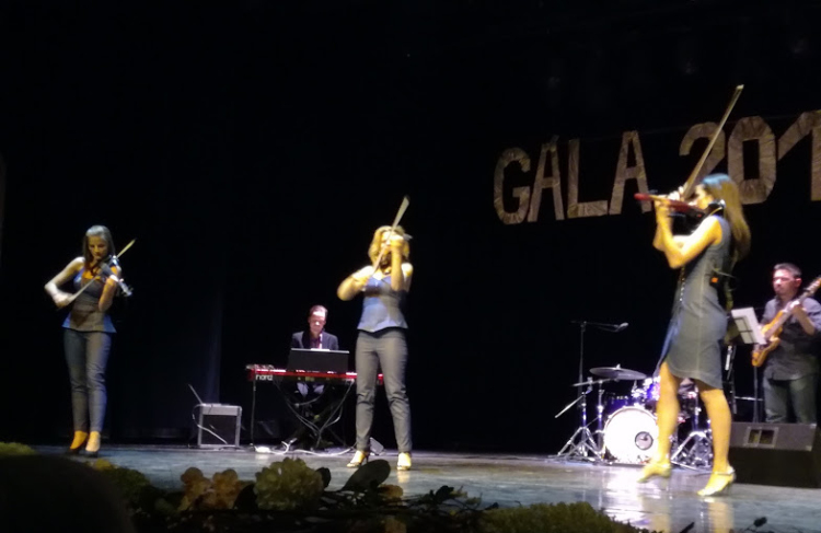 Pazar hangulatú új év hercegnőkkel