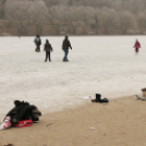 Korcsolyázás a szabadstrandnál