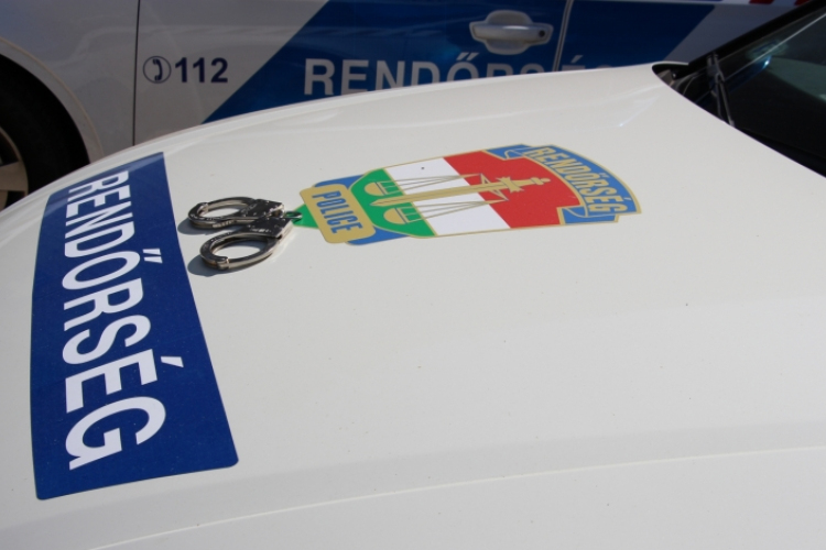 A vakcina beadását hamisan igazoló háziorvost tartóztattak le