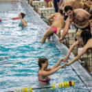 Víziparádé a középiskolásokkal